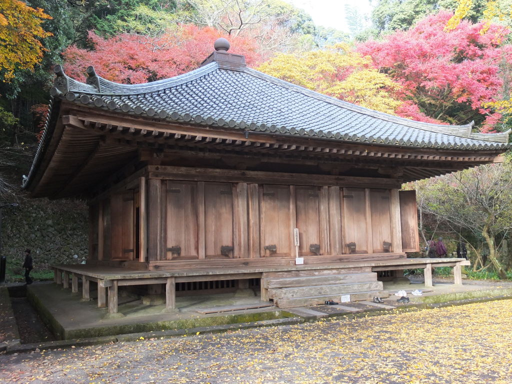 Vue d'ensemble de la grande salle du temple Fukiji