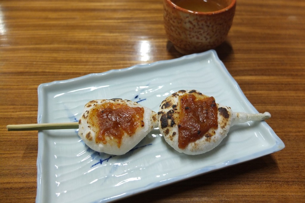 oni no mesamashi,spicy grilled rice cakes